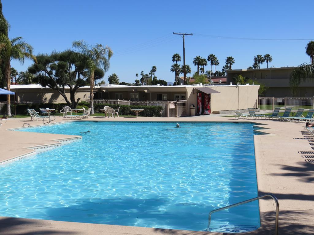 Days Inn By Wyndham Palm Springs Extérieur photo